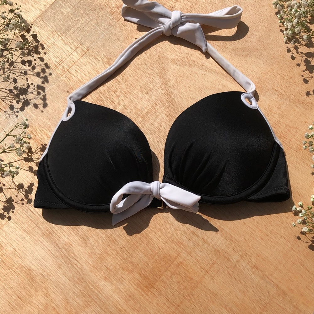 Victoria’s Secret semi-bombshell bikini top